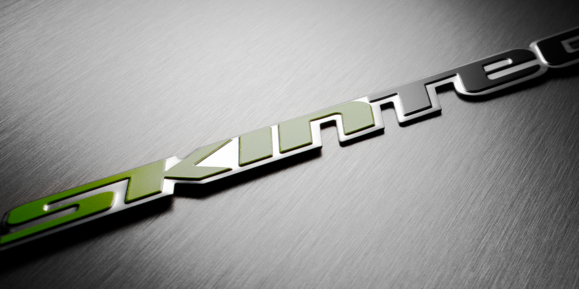 Emblem in Aluminium 3D mit Sonderfarben für skintec| RATHGEBER