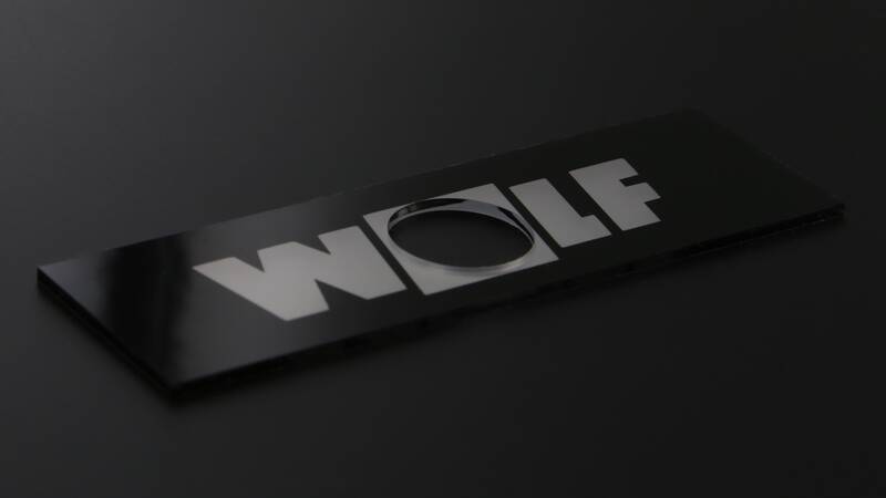 Letratec - Schriftzug Wolf in silbermatt mit scharfen Kanten 