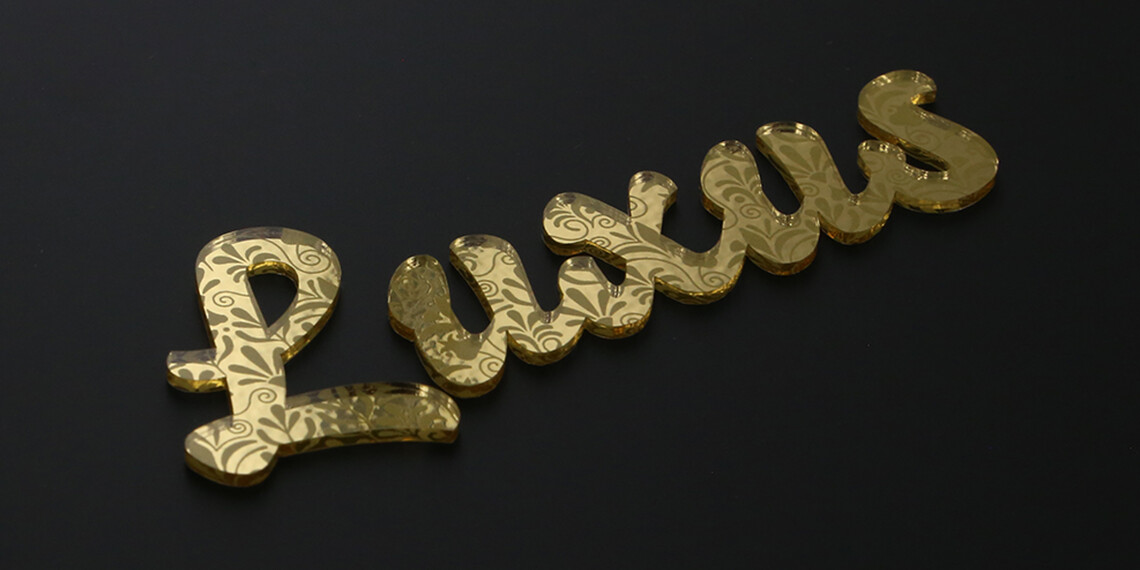 Letratec - Schriftzug Luxus  in gold mit scharfen Kanten 