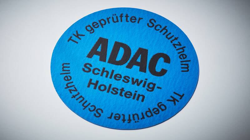 Folienaufkleber als Prüfsiegel für ADAC